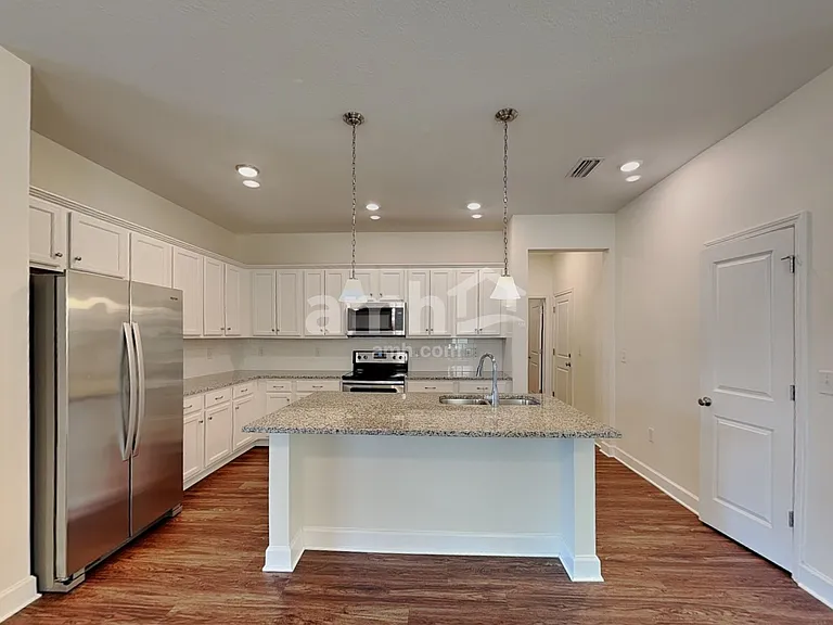 524 Pine Terrace Dr — Photo 3