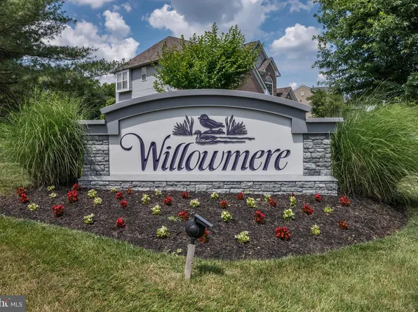 1 Mallard Dr, Mount Laurel, NJ 08054