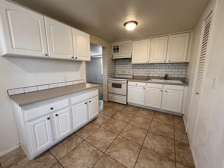 624 W Pinkley Ave #D — Photo 13
