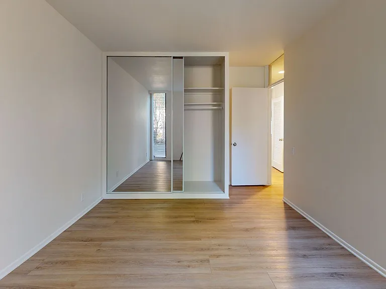 570 N Madison Ave — Photo 7