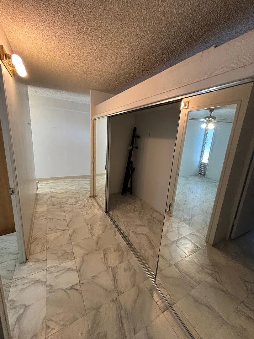 Pet Friendly 2 bedroom 1 bathroom Condo For Rent - Near Ala Moana, Don Quijote, Walmart, Sam's Club — Photo 4