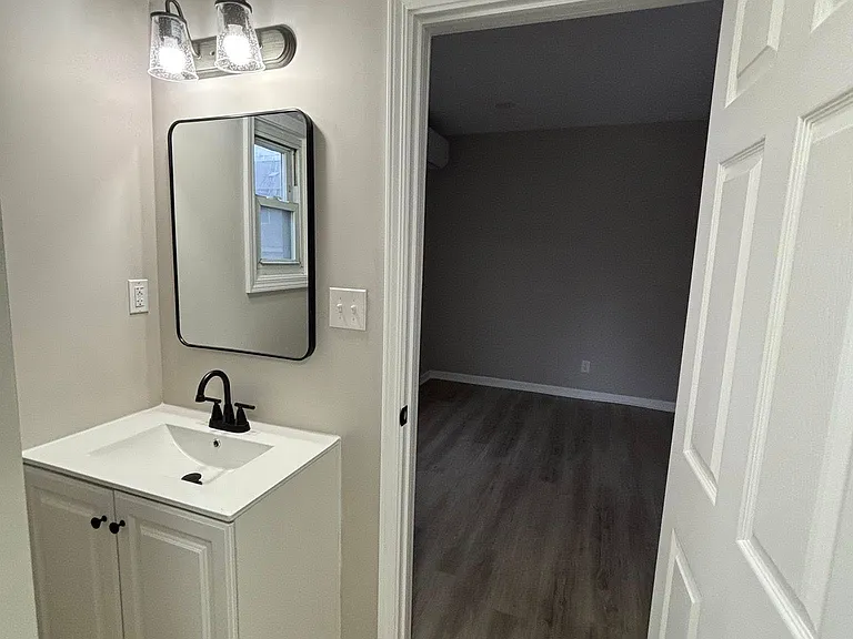 2320 E 12th St #8 — Photo 2