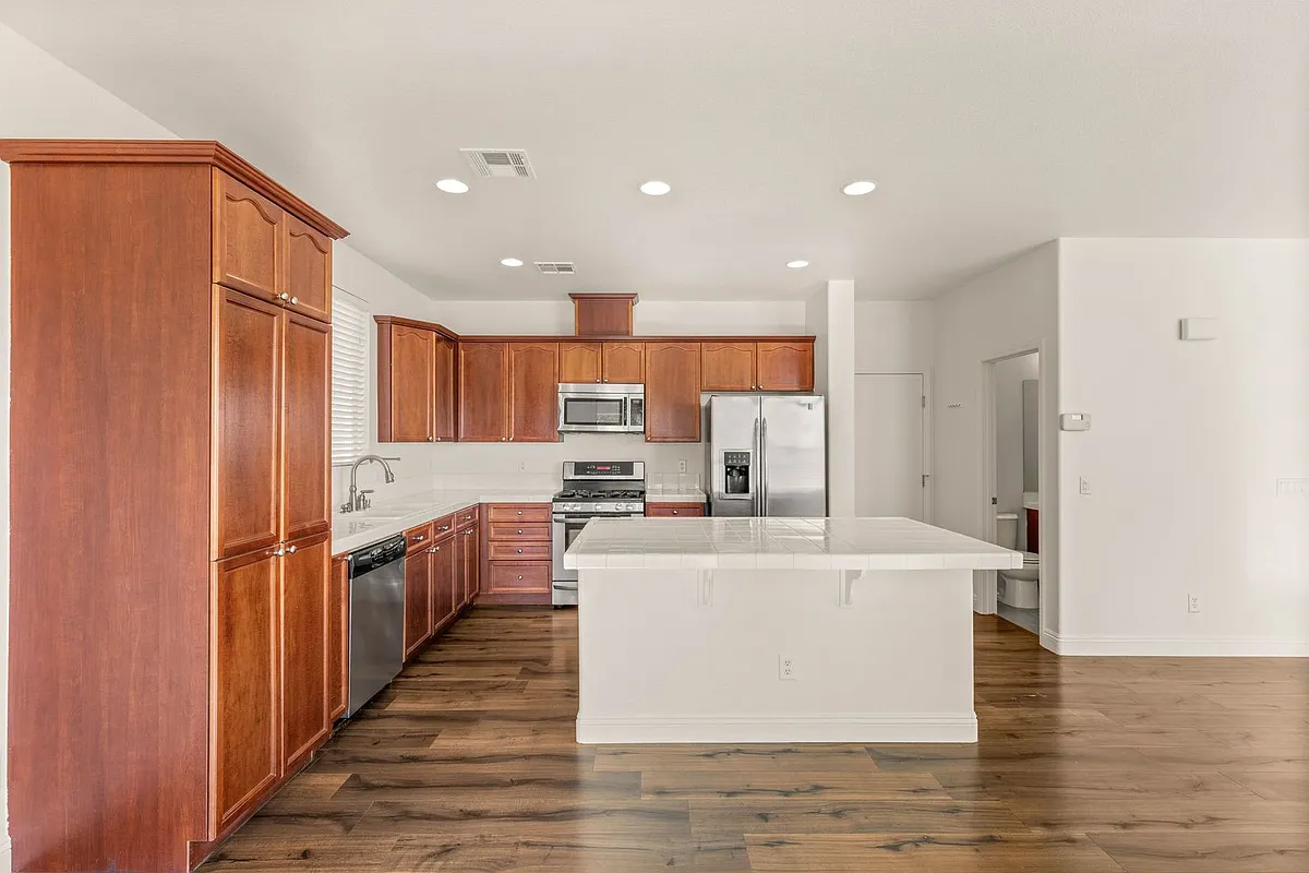 Building Photo - 6247 Sugartree Ave