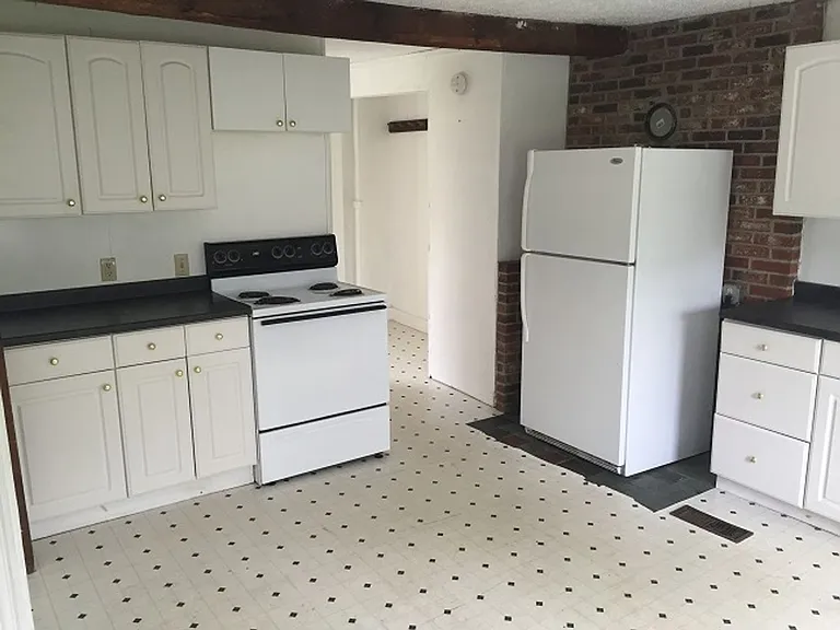 83 Park St — Photo 2