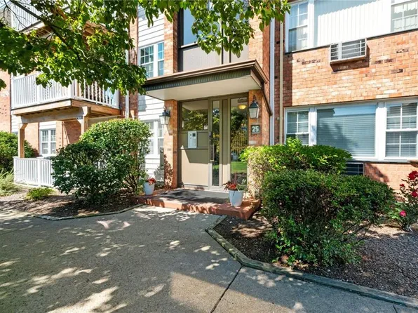 25 Bullocks Point Ave APT 5A, Riverside, RI 02915