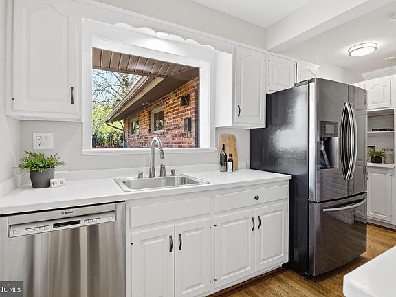 3rd image of 9924 Pinehurst Ave