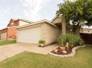 4005 Houston Dr, Heartland, TX 75126