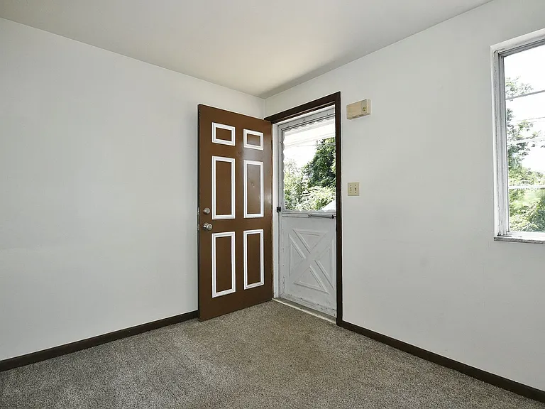 427 Manor Rd #3 — Photo 4