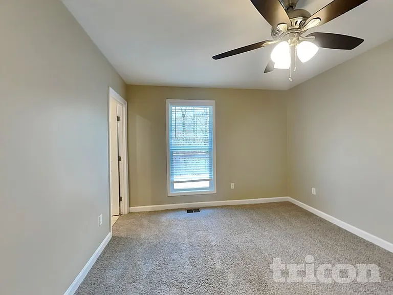 1026 Chelsea Dr — Photo 5