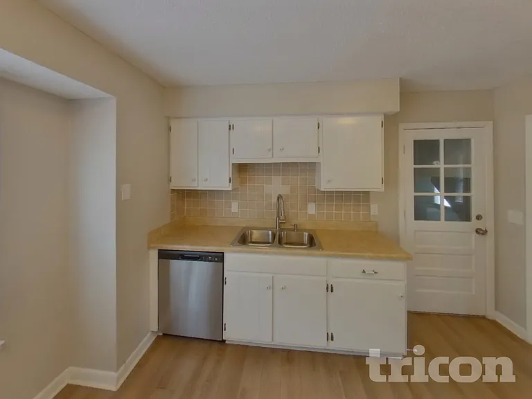 1706 Deerrun Rd — Photo 4
