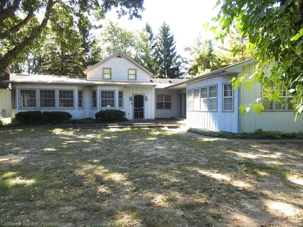2143 E Newark Rd, Lapeer, MI 48446