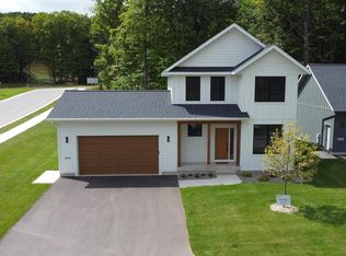 3401 Nuthatch Ln, Marquette, MI 49855