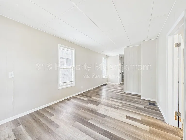 1222 S 40th St — Photo 4