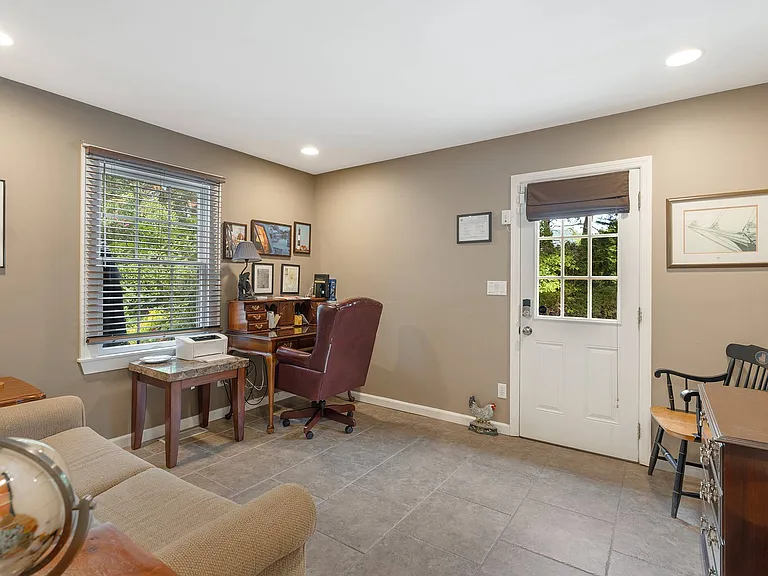 156 Maggie Dr — Photo 18