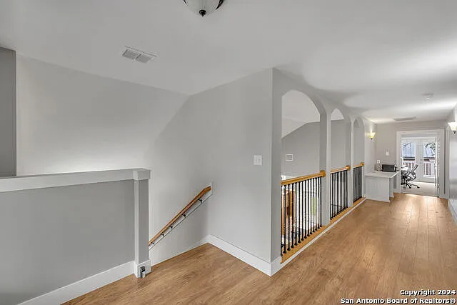 728 E Guenther St — Photo 32