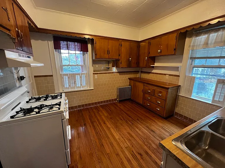 865 Centre St #2L — Photo 5