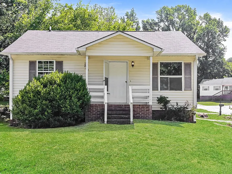 822 Cummins St — Photo 16