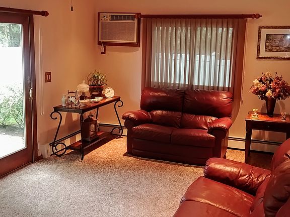 5th image of 37 Sandy Hollow Dr