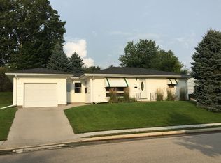 1975 Jeffrey Dr, Dubuque, IA 52001