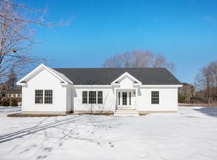 4 Oakwood Ln, Kennebunk, ME 04043