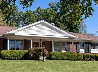 321 Blankenbaker Ln, Indian Hills, KY