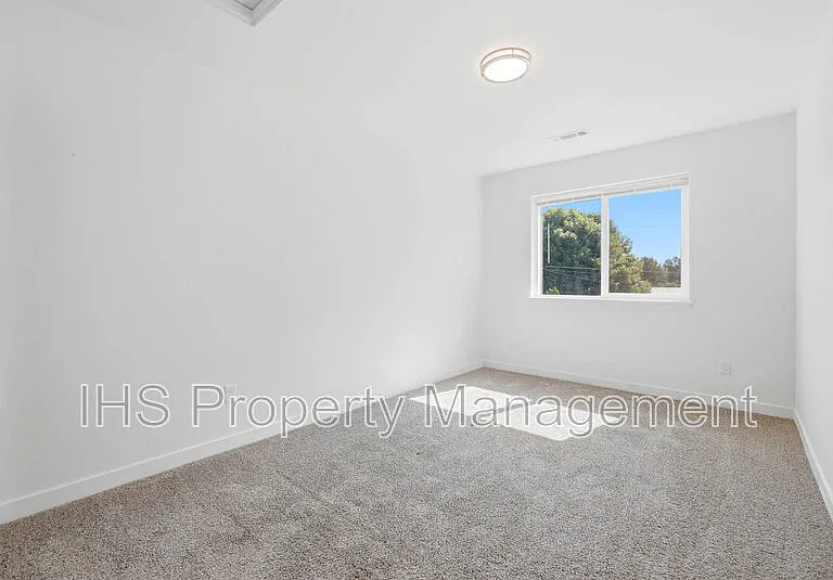 714 W 13th St #A — Photo 12
