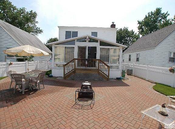 2nd image of 936 Cherry Ln