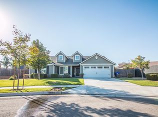 15 Claremont Ave, Sanger, CA 93657