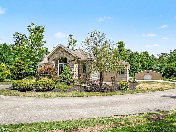 4th image of 13945 Butternut Rd