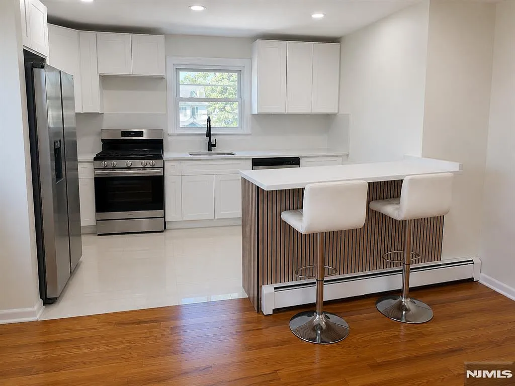 2 bed, $2,950 — Photo 4