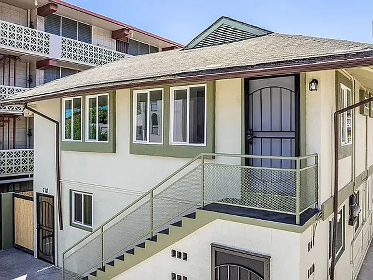 718 Kamuela Ave — Photo 1