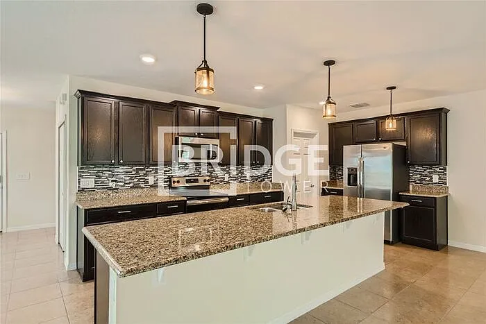 3 bed, 2.0 bath, 1842 sqft, $2,195 — Photo 3