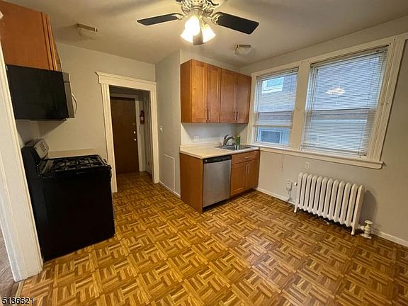 2nd image of 193 Hoover Ave Floor 1