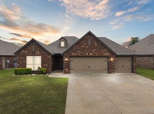 12110 E 69th St N, Owasso, OK 74055