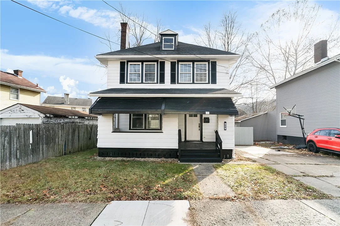 1029 Irwin St photo 1