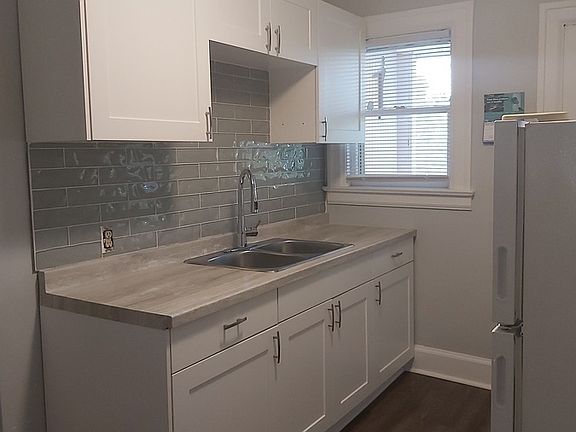 4th image of 483 Louis Ave