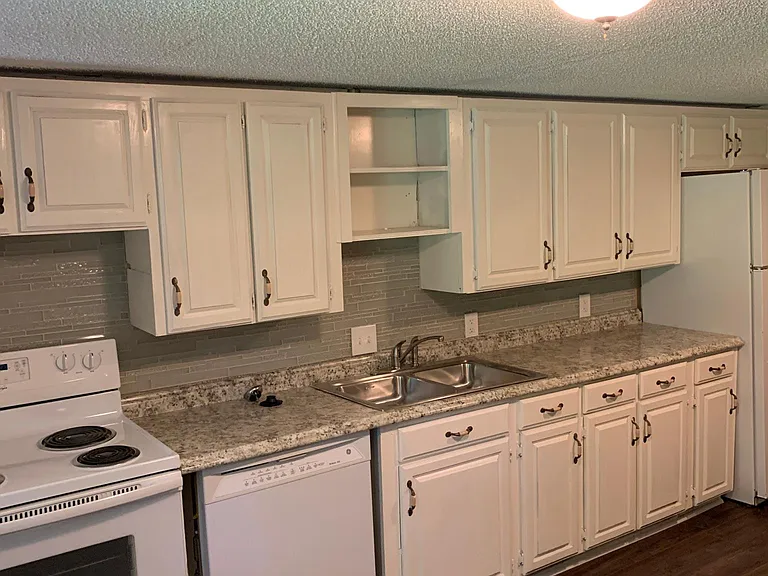 936 Waverly Ave — Photo 10