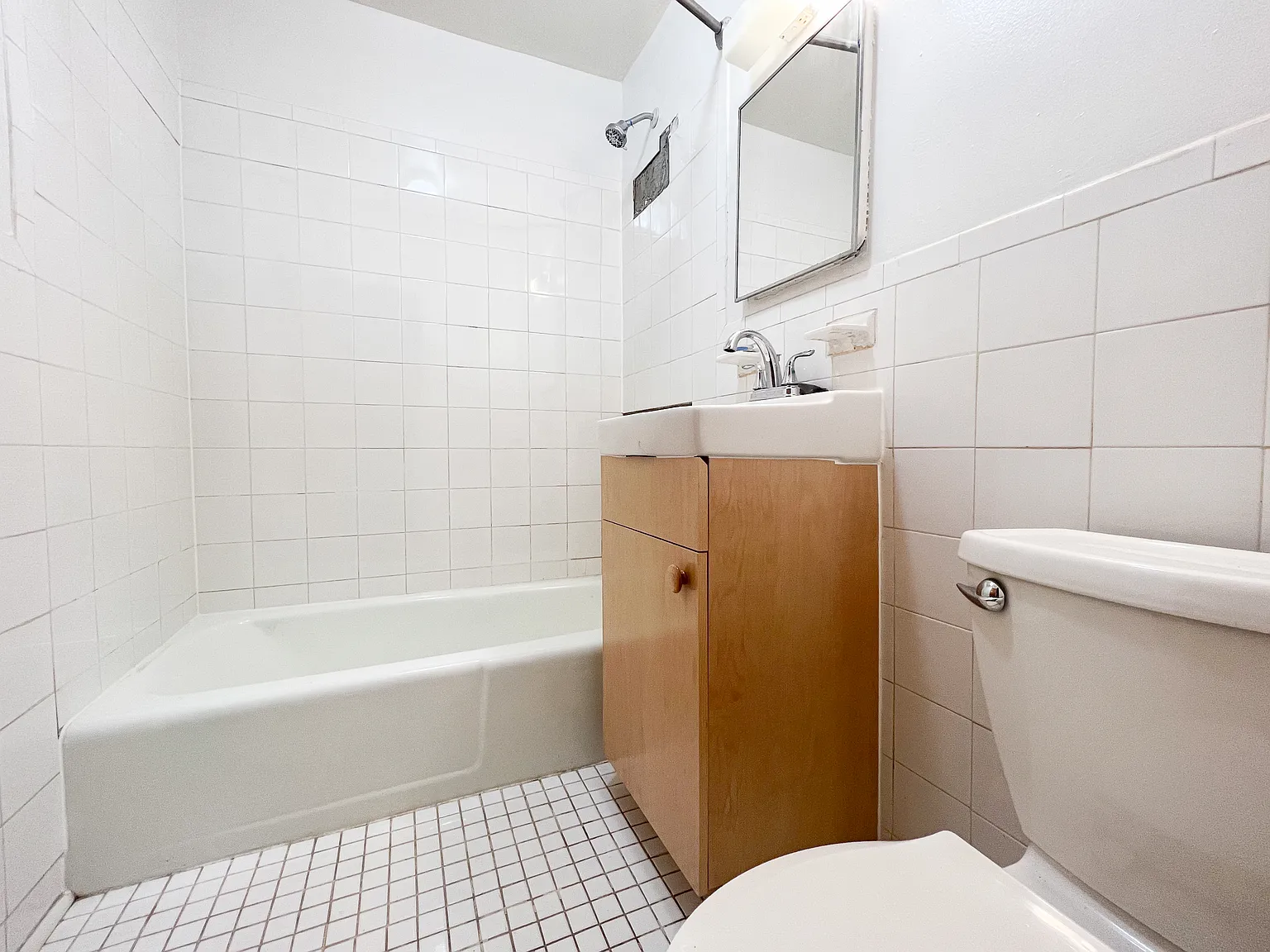 548 Franklin Avenue — Photo 3