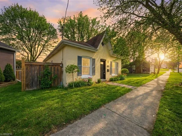 38 Mount Pleasant St, Brantford, ON N3T 1S6