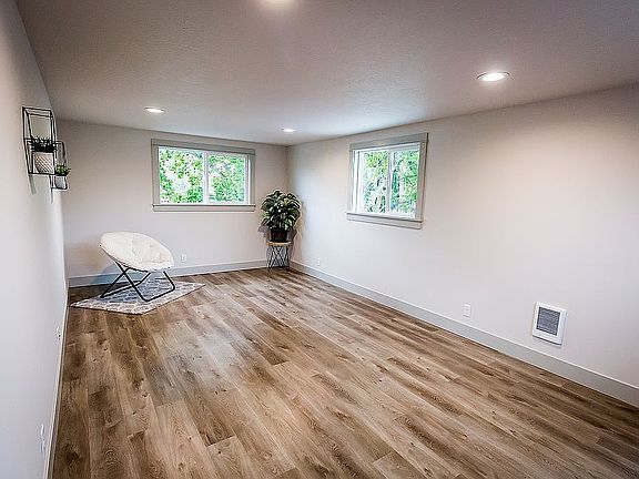 3rd image of 1656 Evergreen Dr