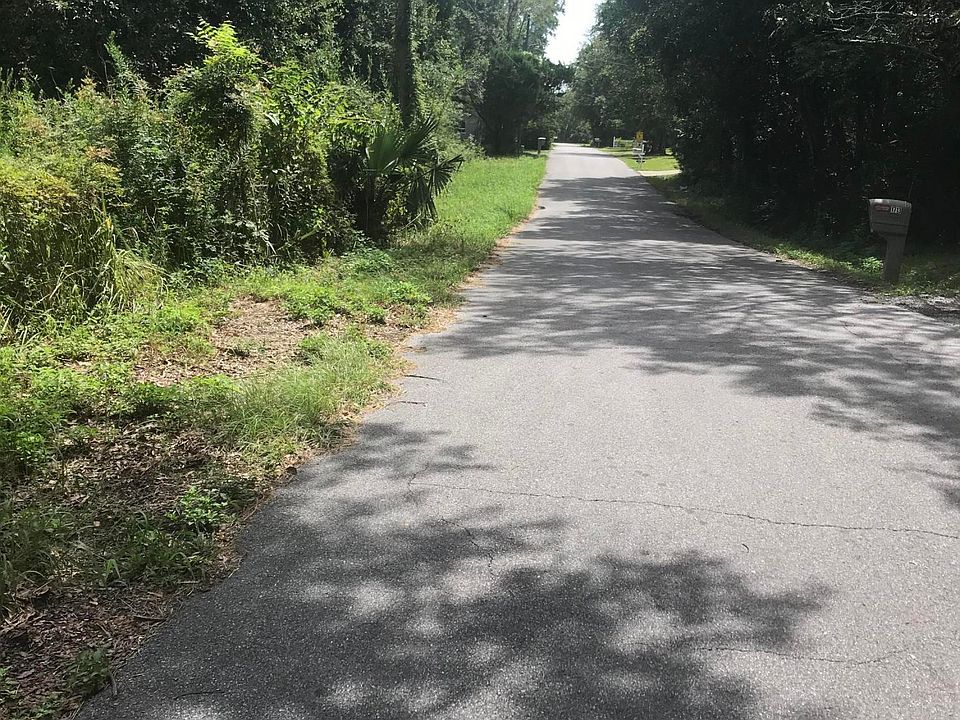 2nd image of 1712 Cedar Point Rd