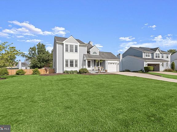 3rd image of 1421 Banstead Ct