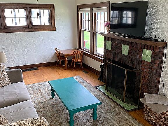 5th image of 415 Meridian St