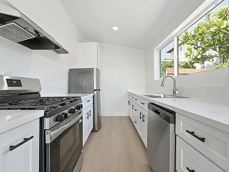 2844 State St — Photo 17