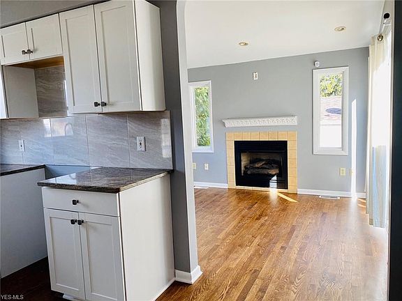4th image of 26321 Parklane Dr