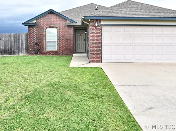 215 W Dillon Dr, Kiefer, OK 74041