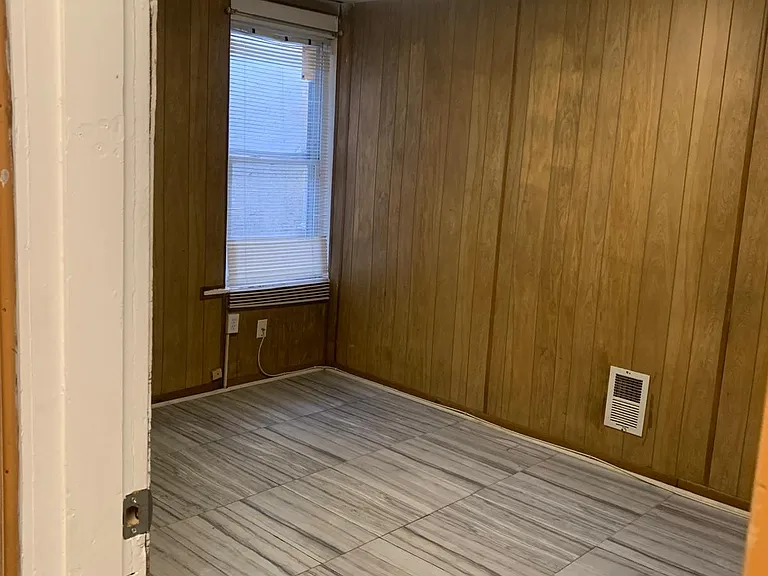 206 N Monroe St — Photo 5