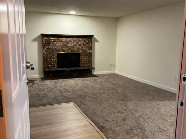 3252 SE Goldmaur Ct #1, Pt Orchard, WA 98366