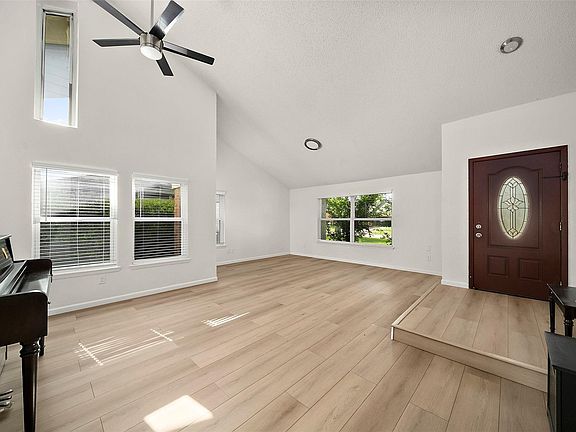 5th image of 3219 The Highlands Dr