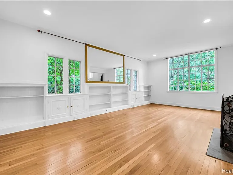 455 Linden Rd — Photo 12